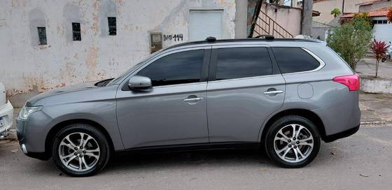 MITSUBISHI OUTLANDER 3.0 GT 4X4 V6 24V GASOLINA 4P AUTOMÁTICO MITSUBISHI OUTLANDER 3.0 GT 4X4 V6 24V GASOLINA 4P AUTOMÁTICO
